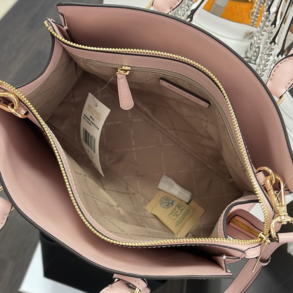 MICHAEL KORS Sheila Md Ombré Signature Logo Satchel Crossbody 
Powder Blush 
NWT - Picture 10 of 16